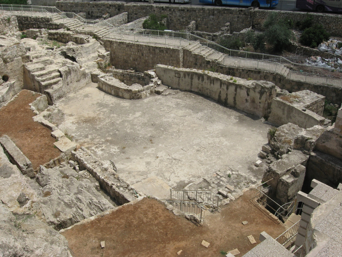 Large four-sided plastered Ophel pool south of Jerusalem Temple Mount